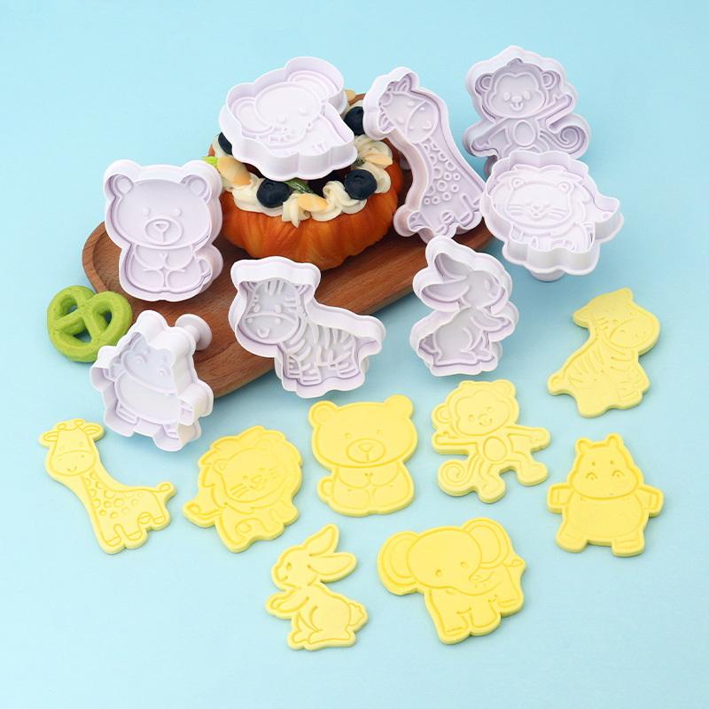 مجموعة قوالب بسكويت على شكل حي - مراجعة Kitchen Kids Baking Set وسعره